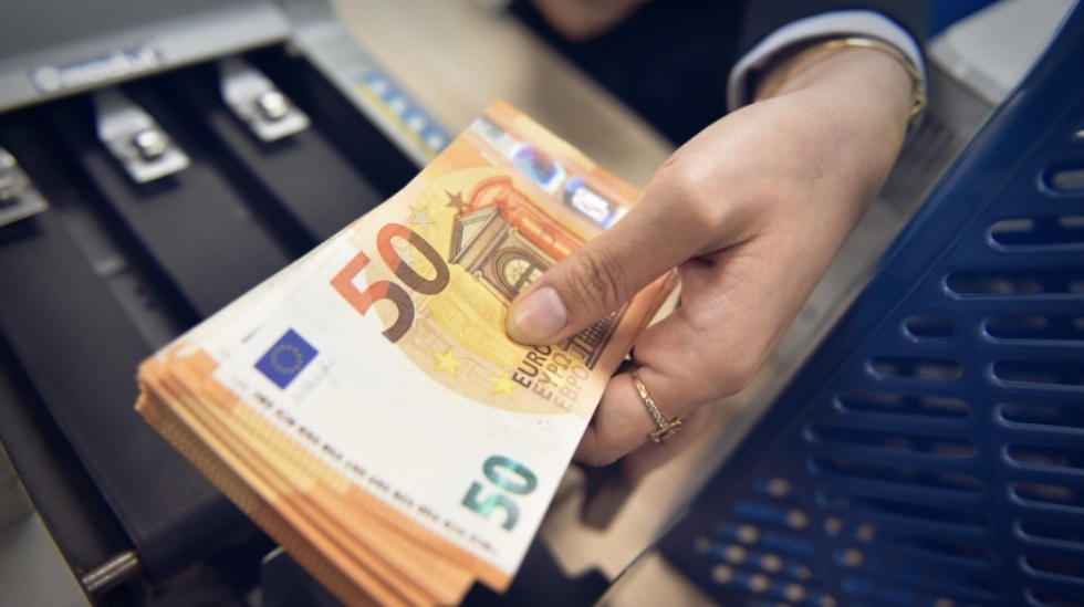 Depozitat iu kthyen renies ne shtator, Euro mbetet dominuese